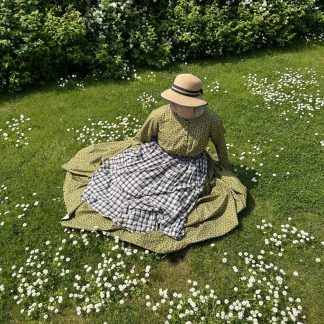 Esitelmä 6.2. klo 17.00: Kurkistus porvarisrouvan garderoobiin: naisten pukeutuminen 1810-1870