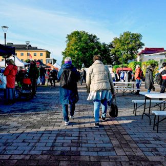 Toripaikka: Päivä (yksityishenkilöille) 4 x 4 m